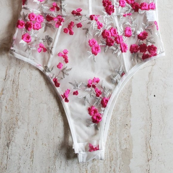 Floral Embroidered Mesh Teddy - Picture 6 of 6